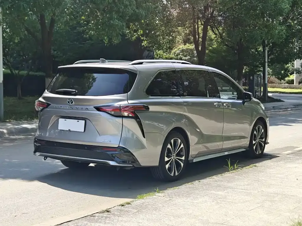 Toyota Granvia — фото 8