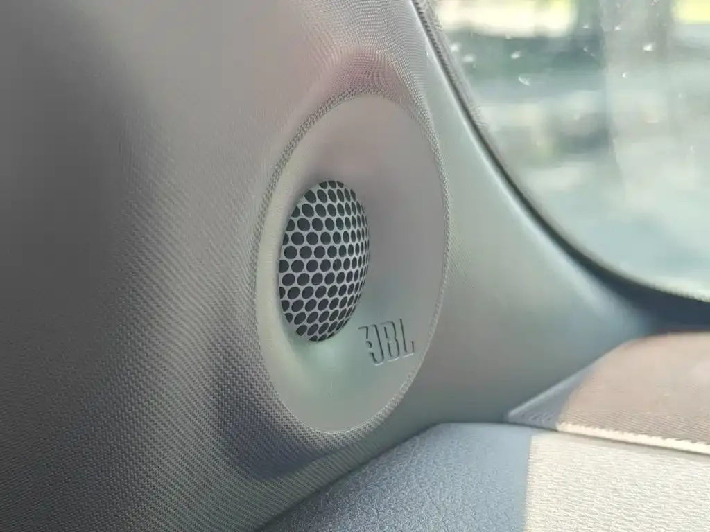 Toyota Granvia — фото 3