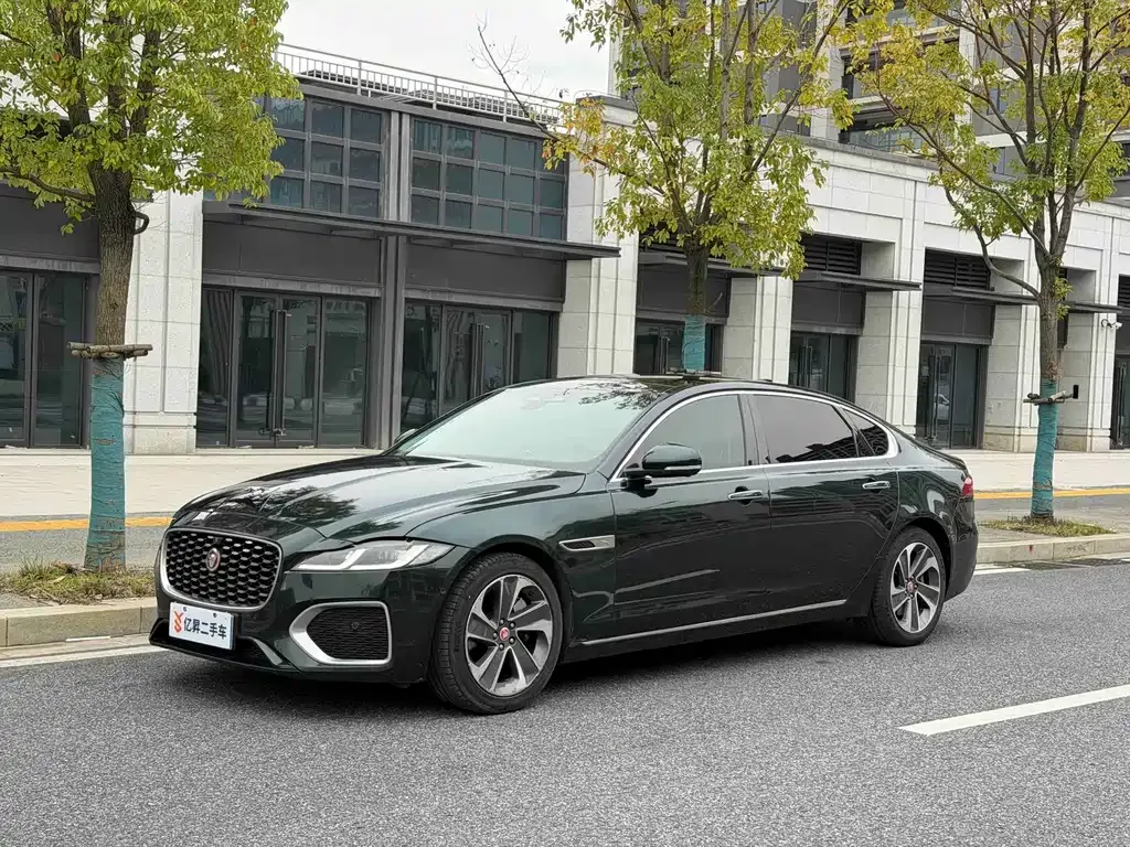 Jaguar XFL — фото 1