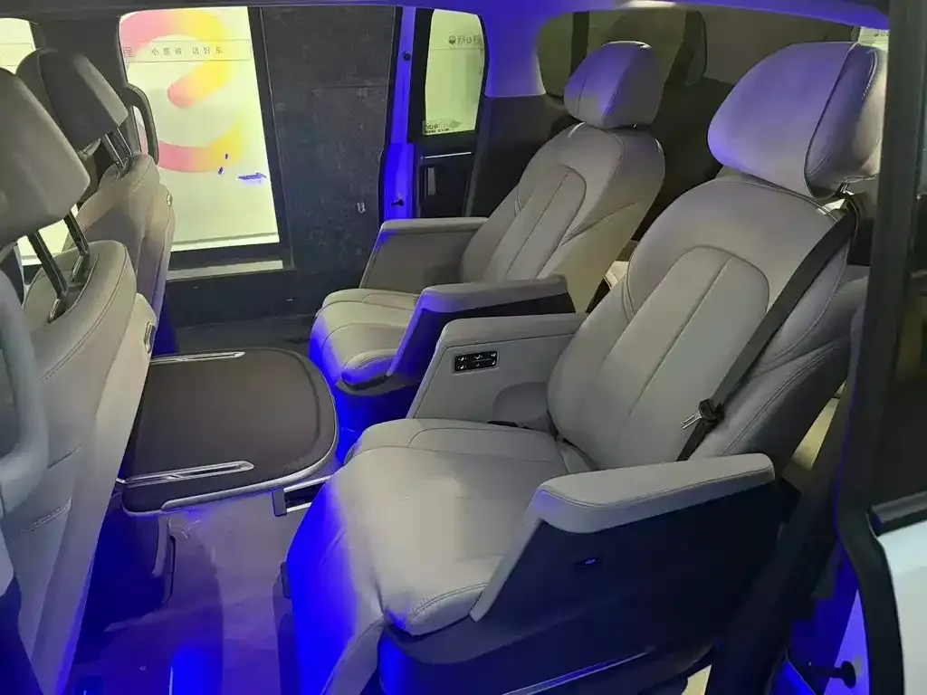 Buick GL8 — фото 2