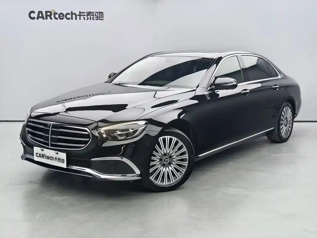 Mercedes-Benz E-Class — фото 1