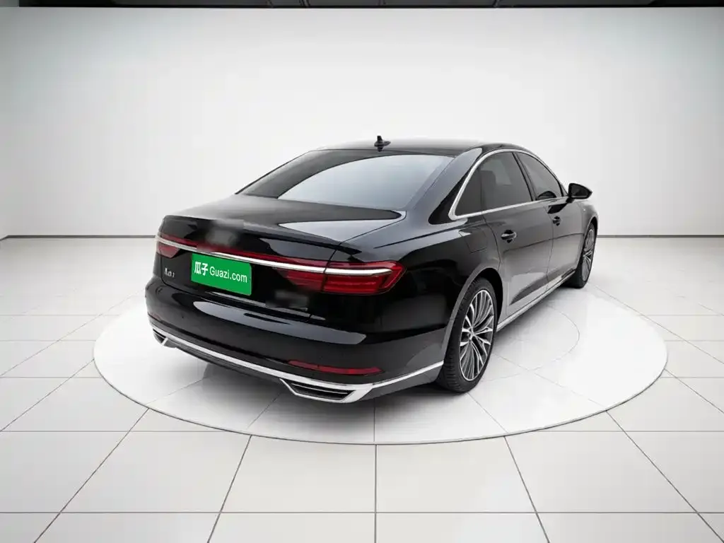 Audi A8 — фото 2