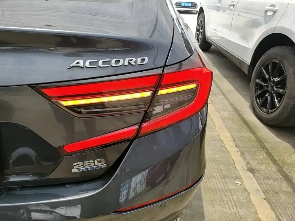 Honda Accord — фото 10