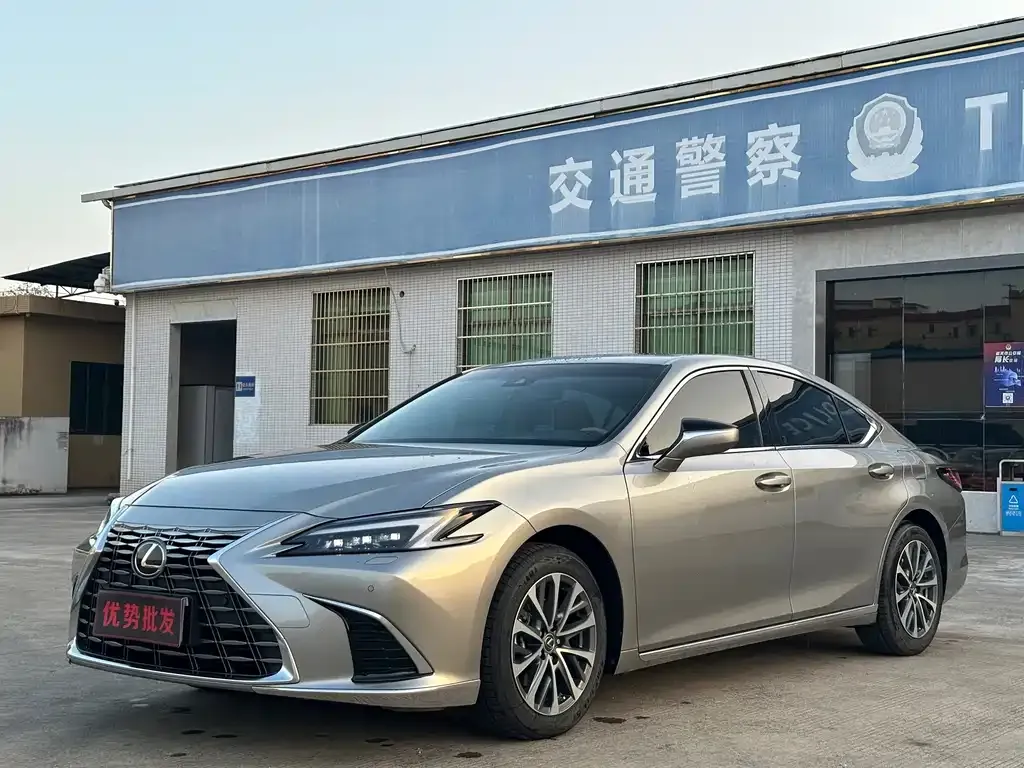 Lexus ES — фото 2