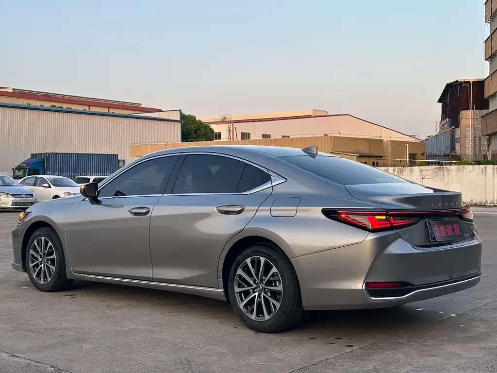 Lexus ES — фото 3