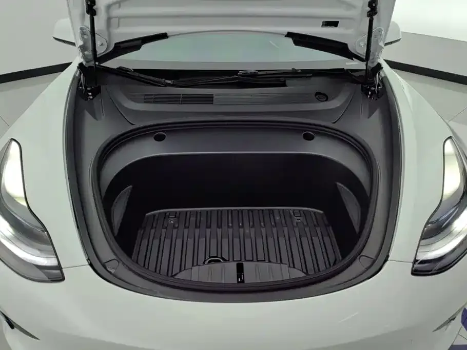 Tesla Model 3 — фото 4