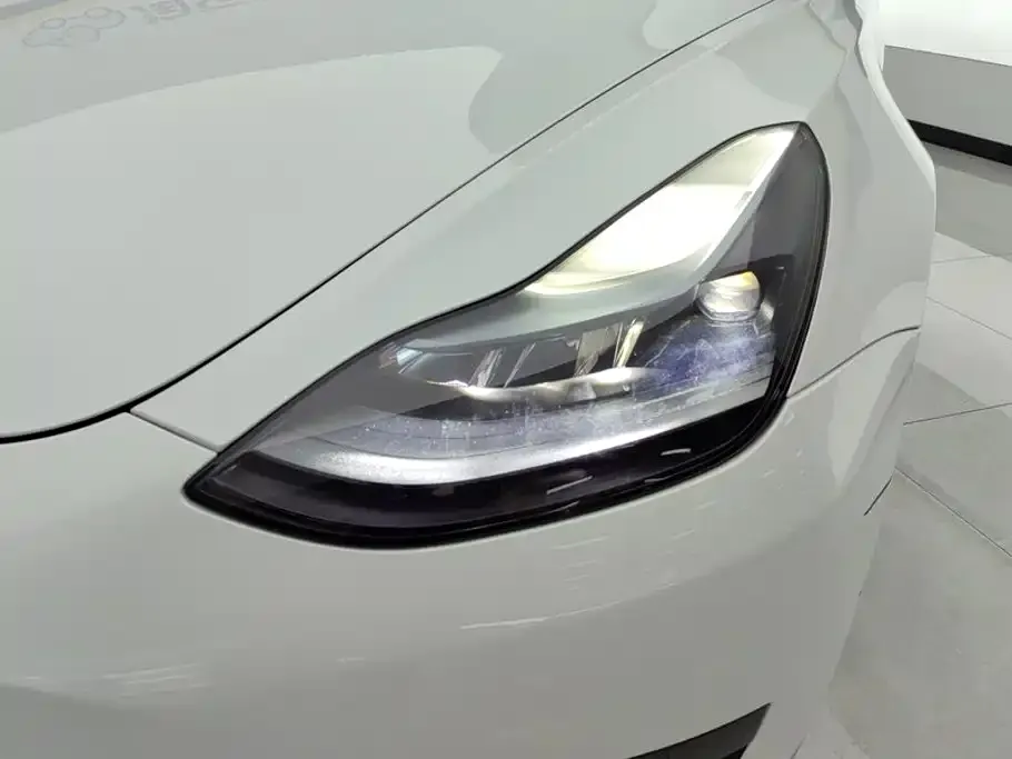 Tesla Model 3 — фото 7
