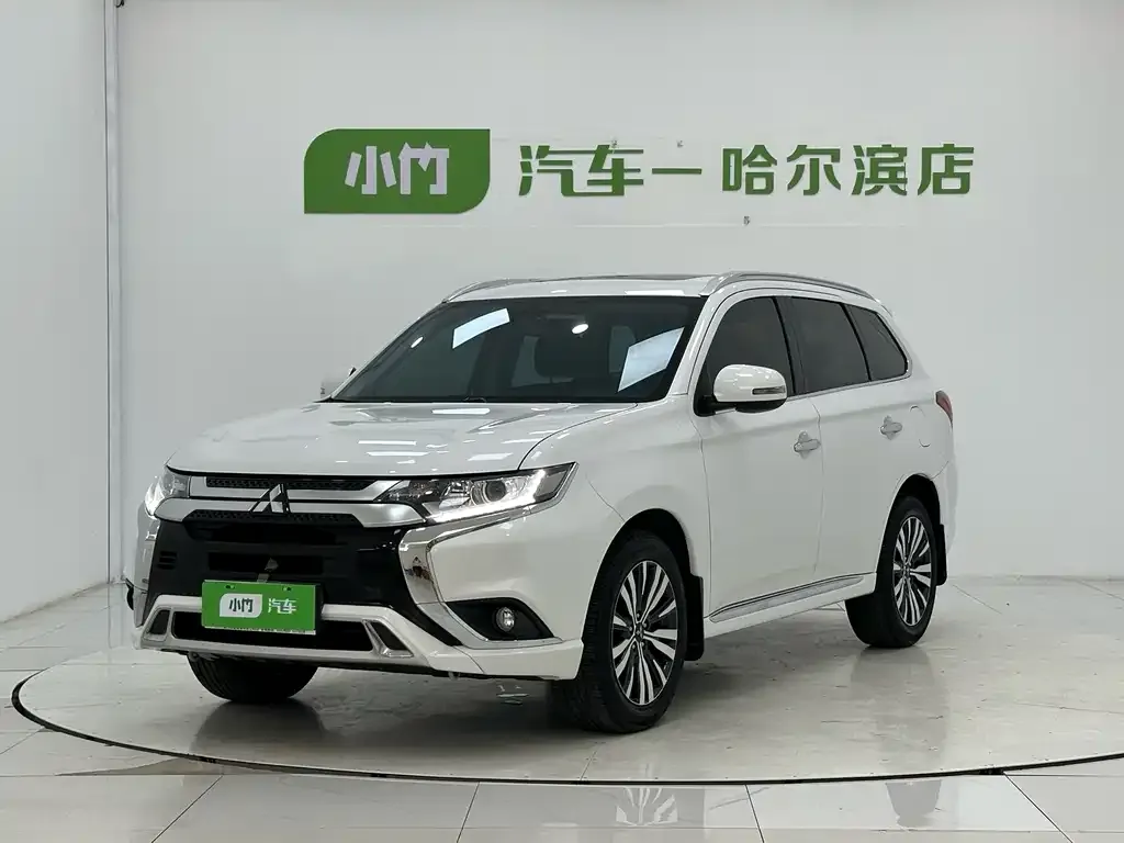 Mitsubishi Outlander — фото 1