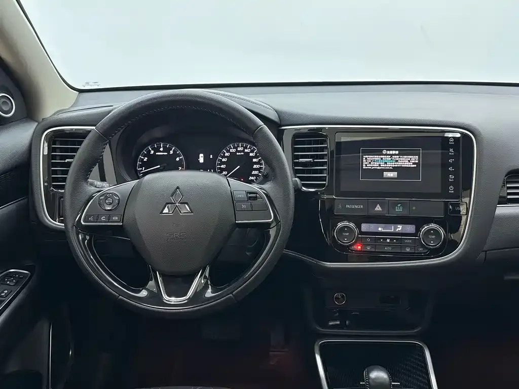 Mitsubishi Outlander — фото 7