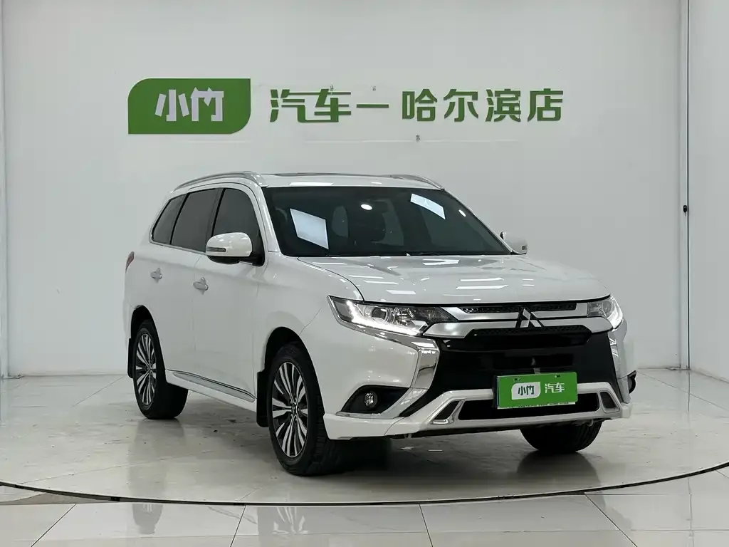 Mitsubishi Outlander — фото 9
