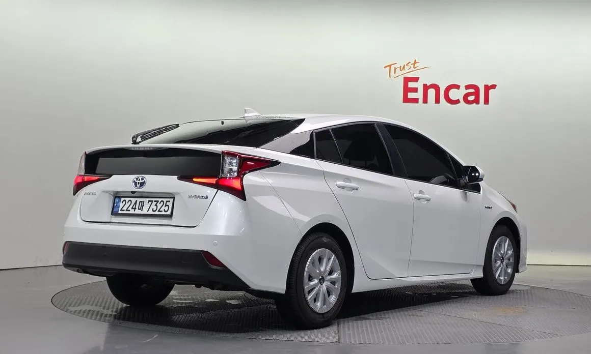 Toyota Prius — фото 5