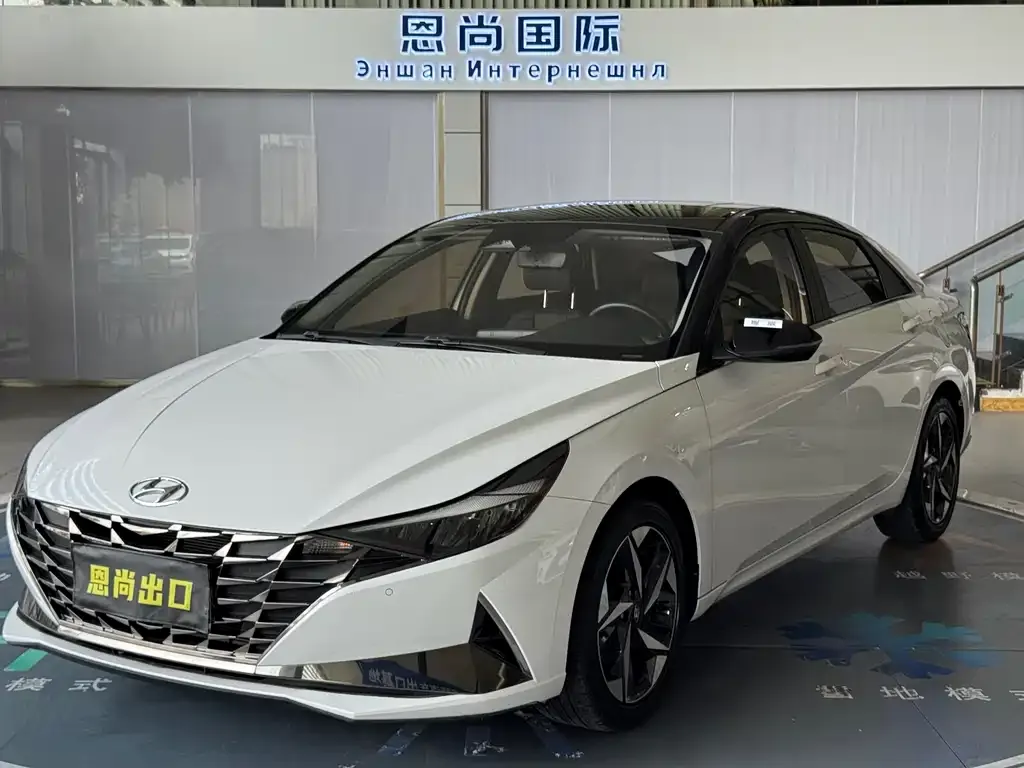Hyundai Elantra — фото 1