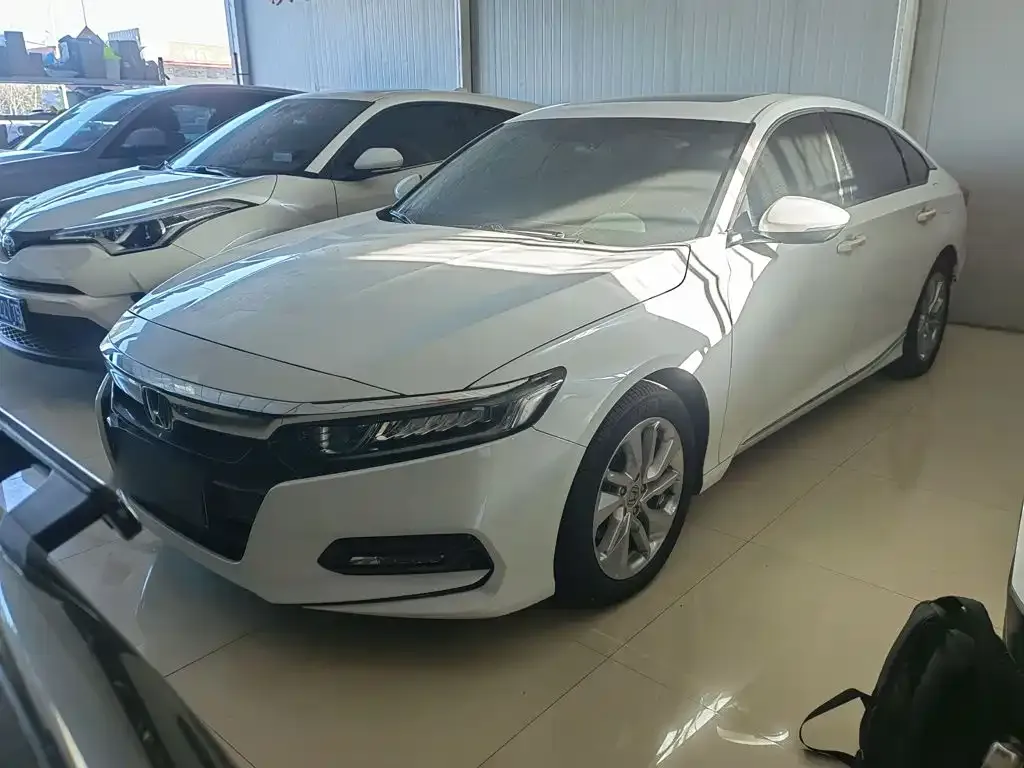 Honda Accord — фото 1