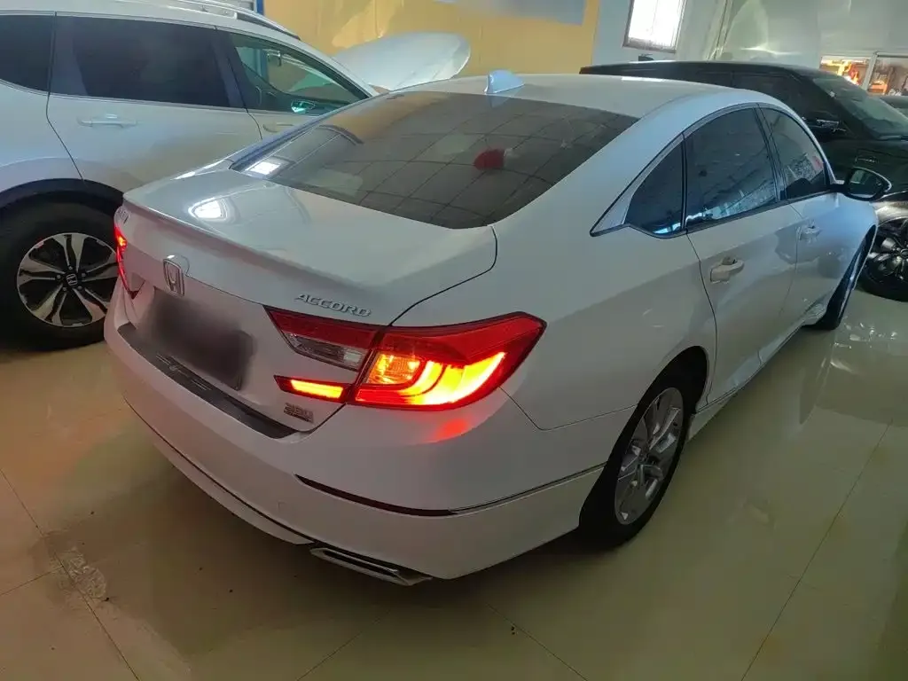 Honda Accord — фото 9