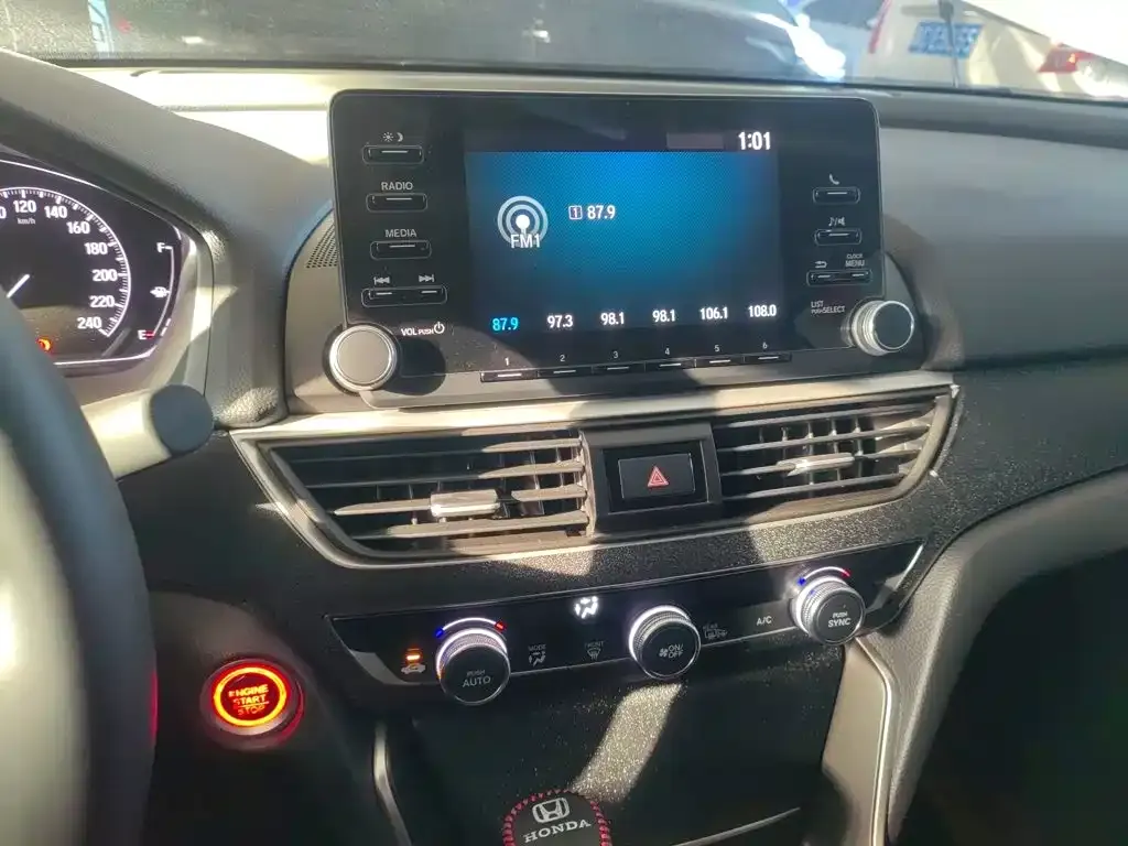 Honda Accord — фото 10