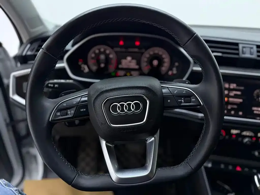 Audi Q3 — фото 10