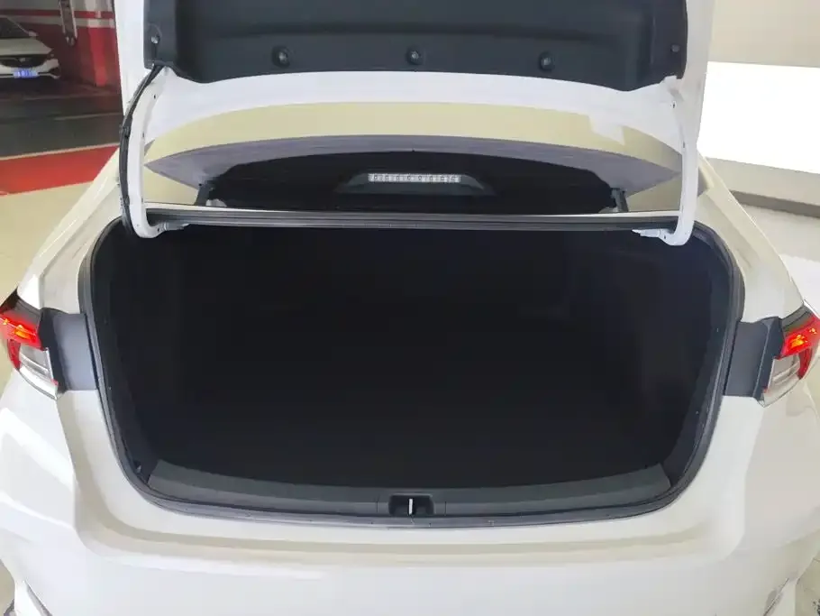 Toyota Corolla 2023 из CN, фото 7