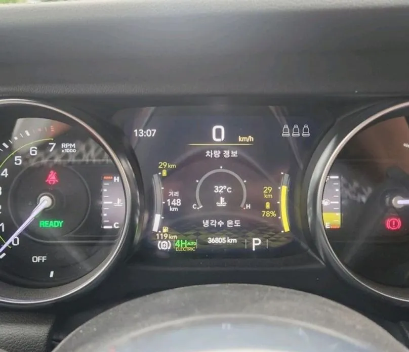 Jeep Wrangler 2022 из KR, фото 3