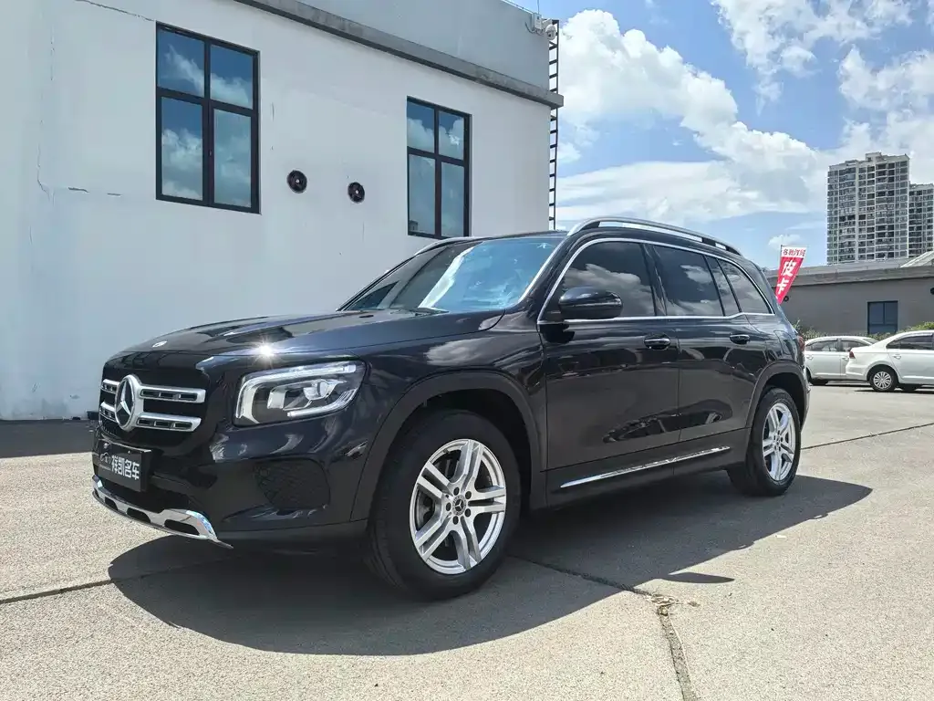Mercedes-Benz GLB — фото 1
