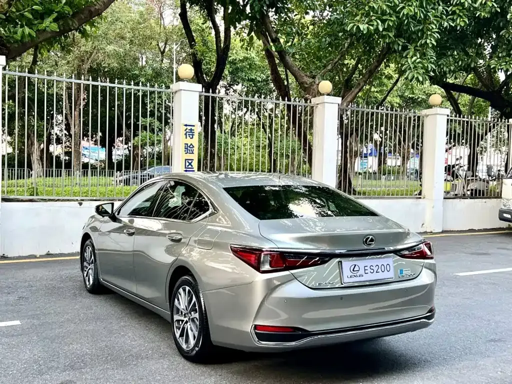 Lexus ES — фото 9