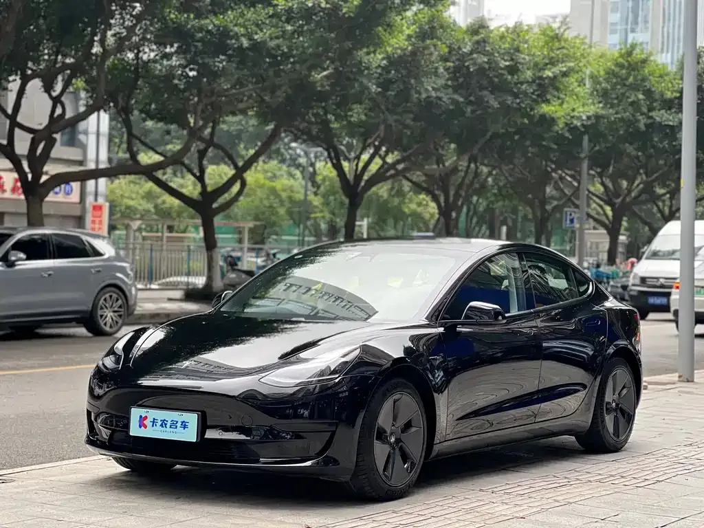 Tesla Model 3 — фото 1