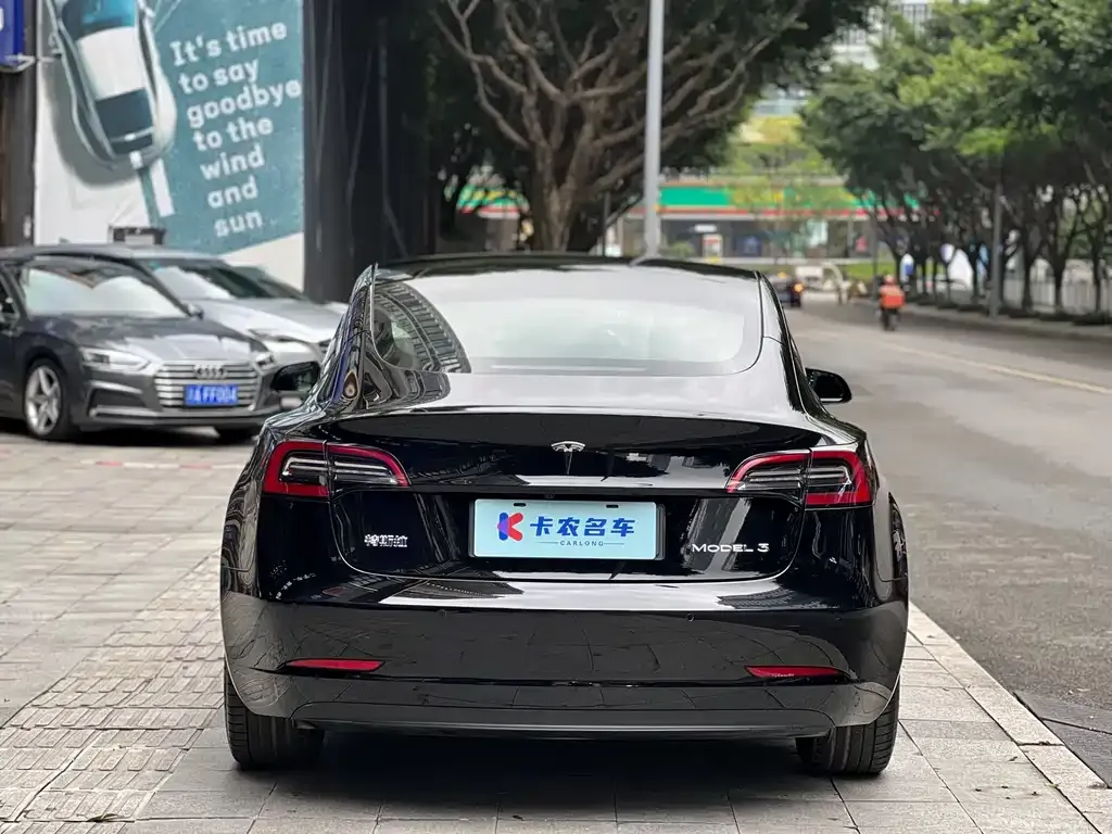 Tesla Model 3 — фото 10
