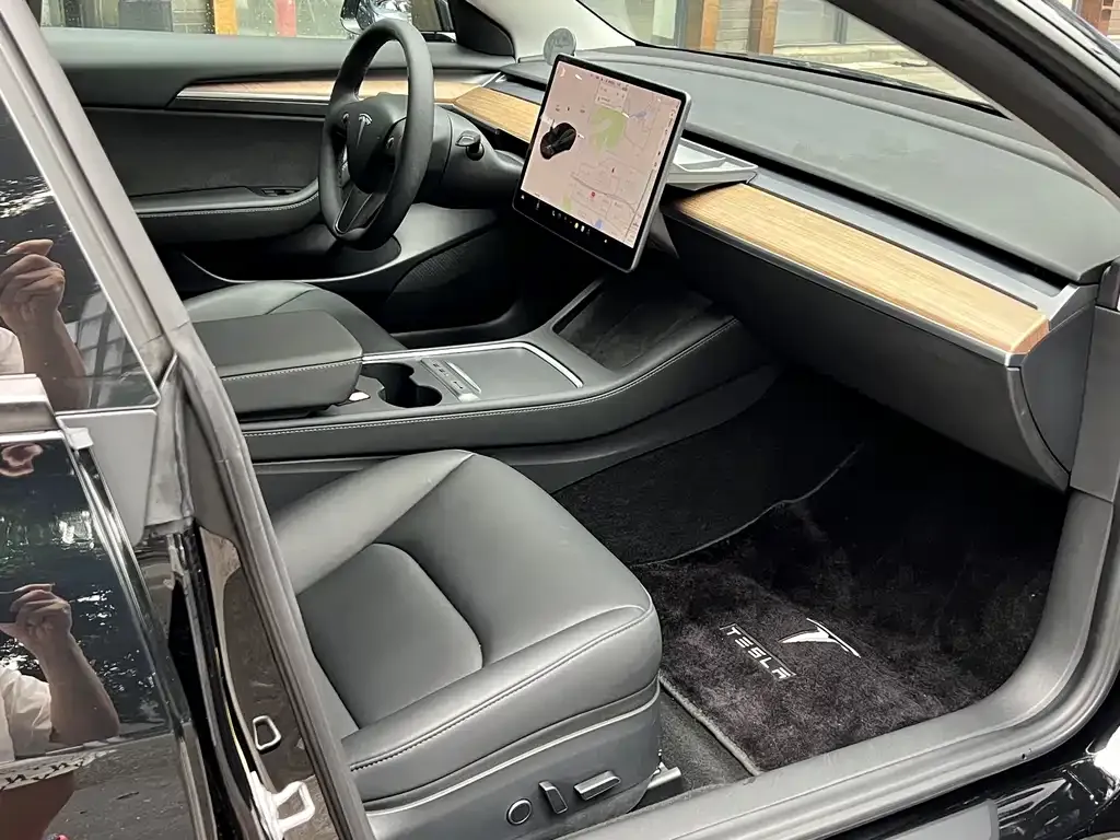 Tesla Model 3 — фото 8