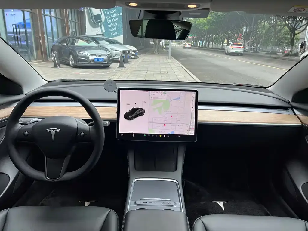 Tesla Model 3 — фото 3