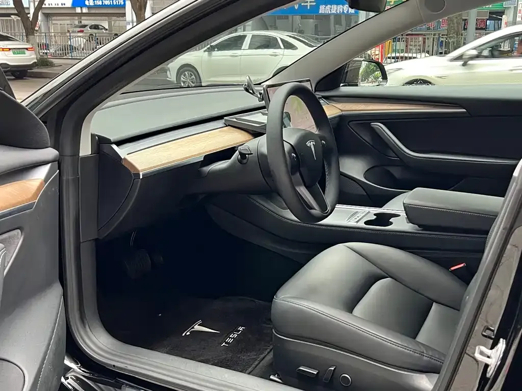 Tesla Model 3 — фото 4