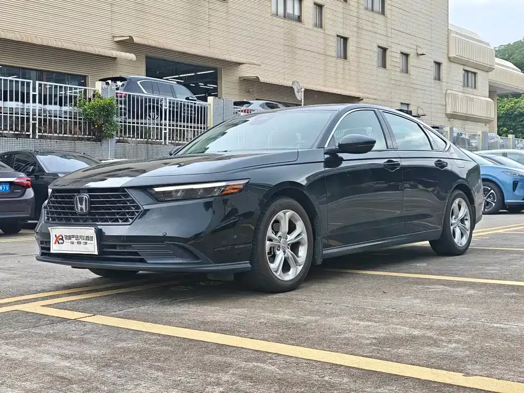 Honda Accord — фото 1