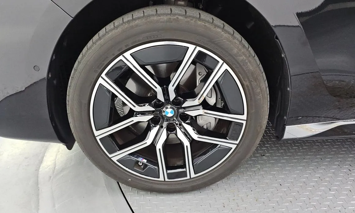BMW 7-Series 2024 из KR, фото 9