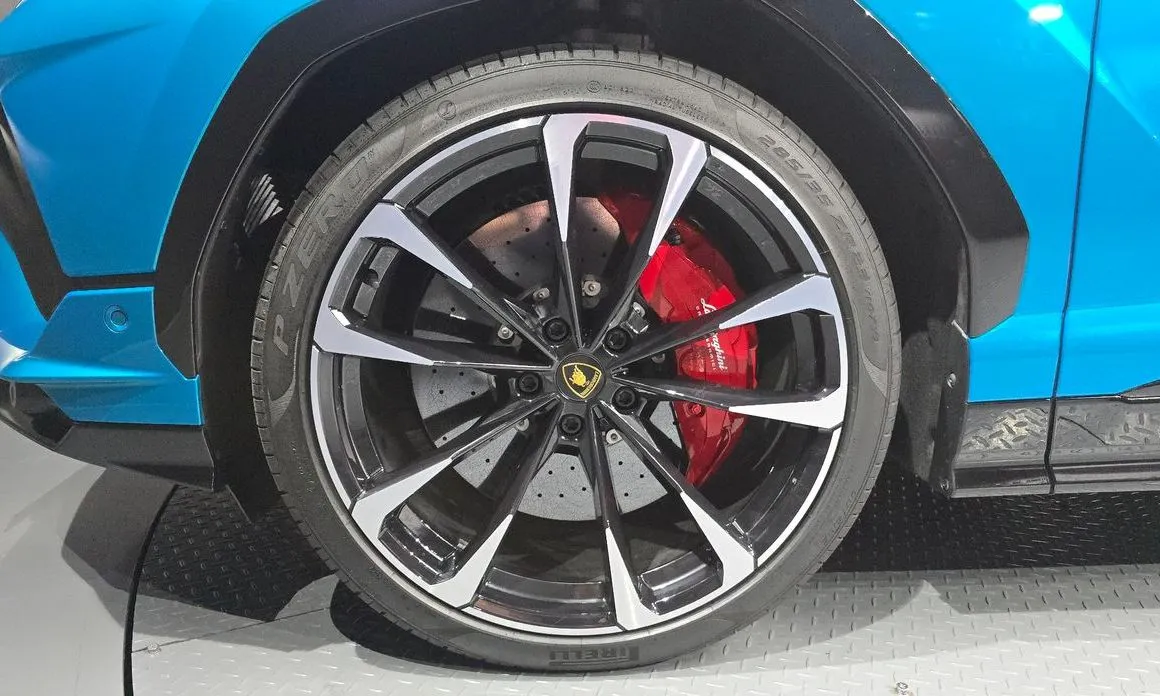 Lamborghini Urus — фото 10