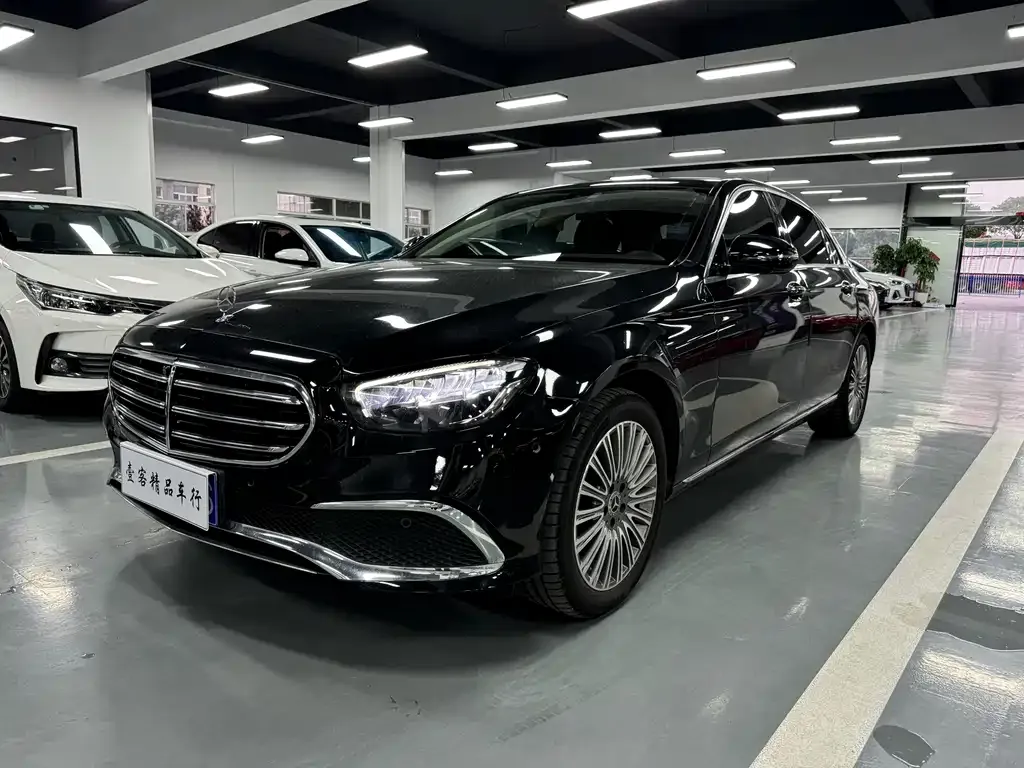 Mercedes-Benz E-Class — фото 1