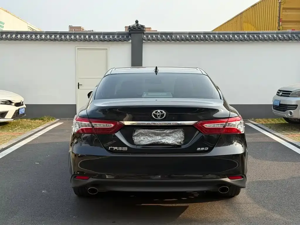 Toyota Camry — фото 2