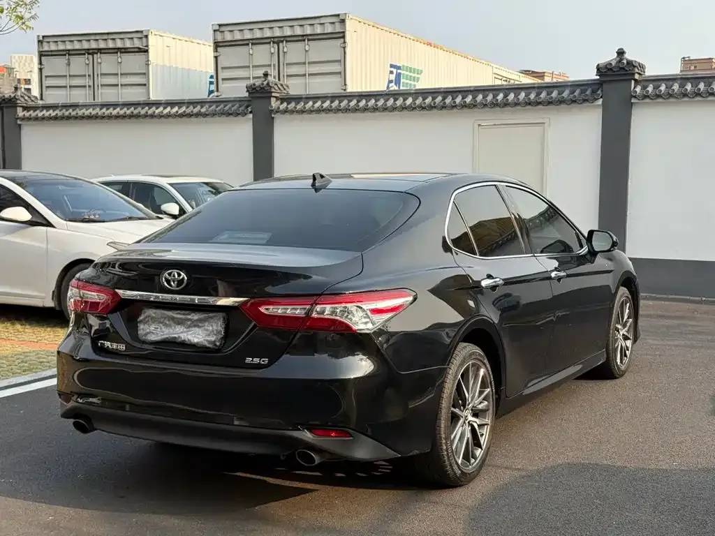Toyota Camry — фото 8