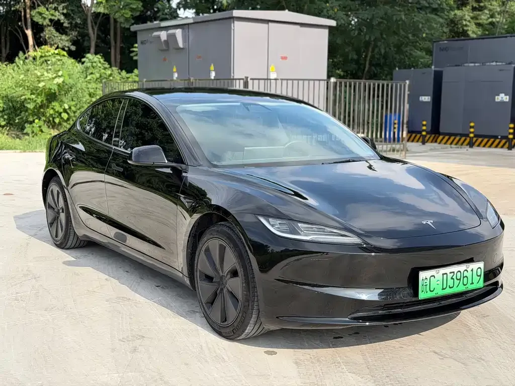 Tesla Model 3 — фото 1