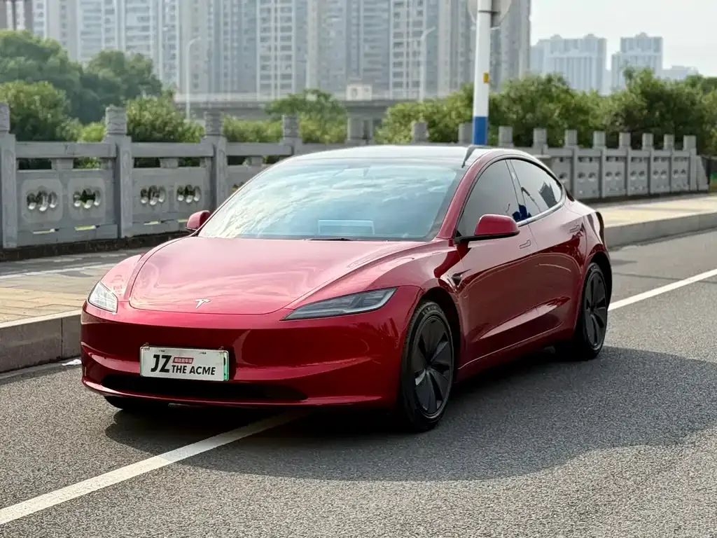 Tesla Model 3 — фото 1