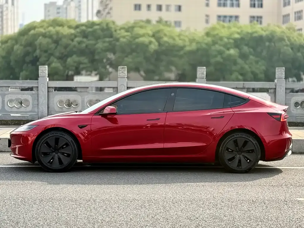 Tesla Model 3 — фото 10