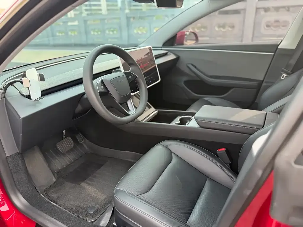Tesla Model 3 — фото 4