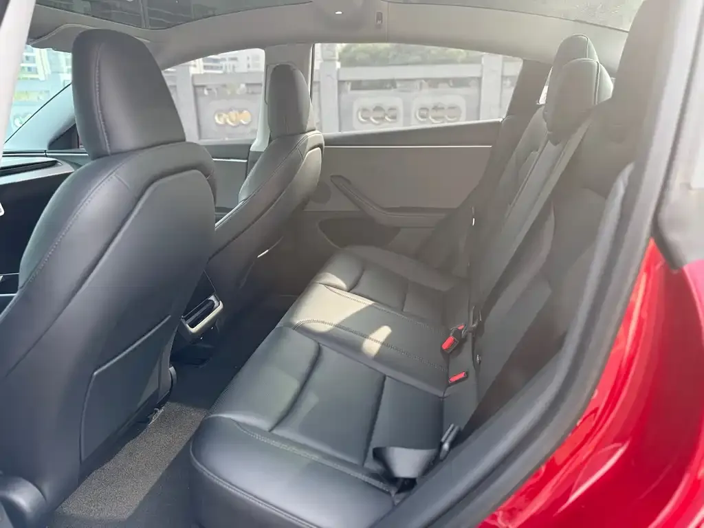 Tesla Model 3 — фото 2