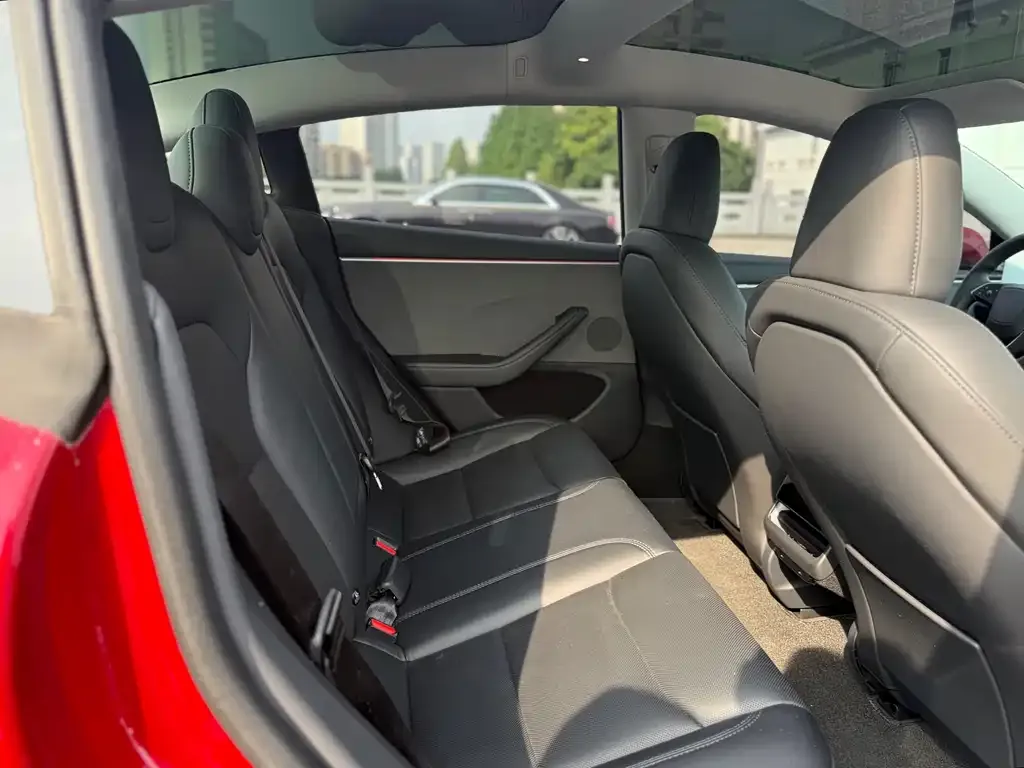 Tesla Model 3 — фото 5