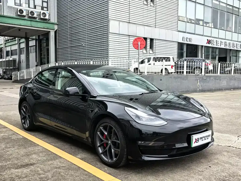 Tesla Model 3 — фото 5