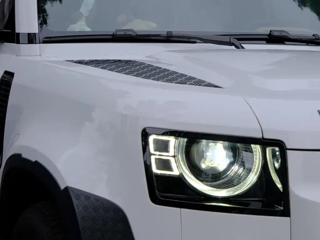 Land Rover Defender — фото 10