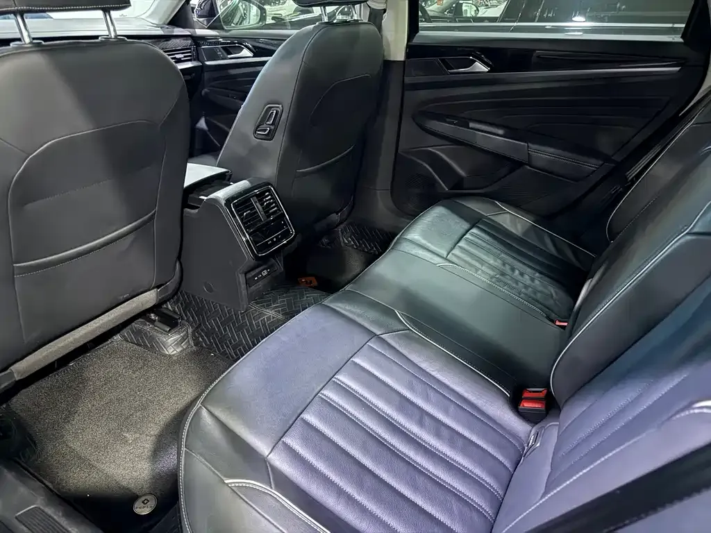 Volkswagen Passat — фото 5