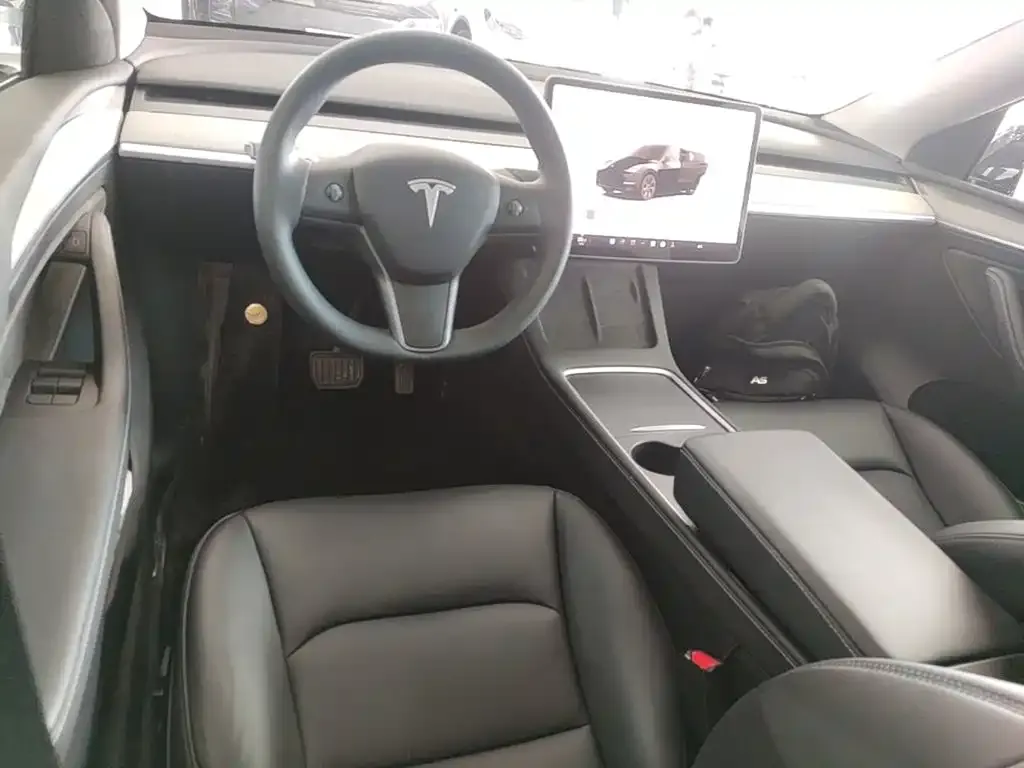 Tesla Model Y — фото 6