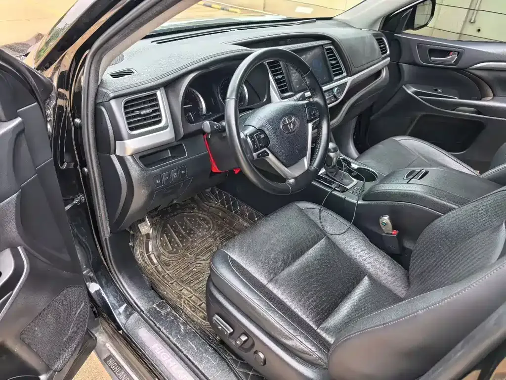 Toyota Highlander — фото 3