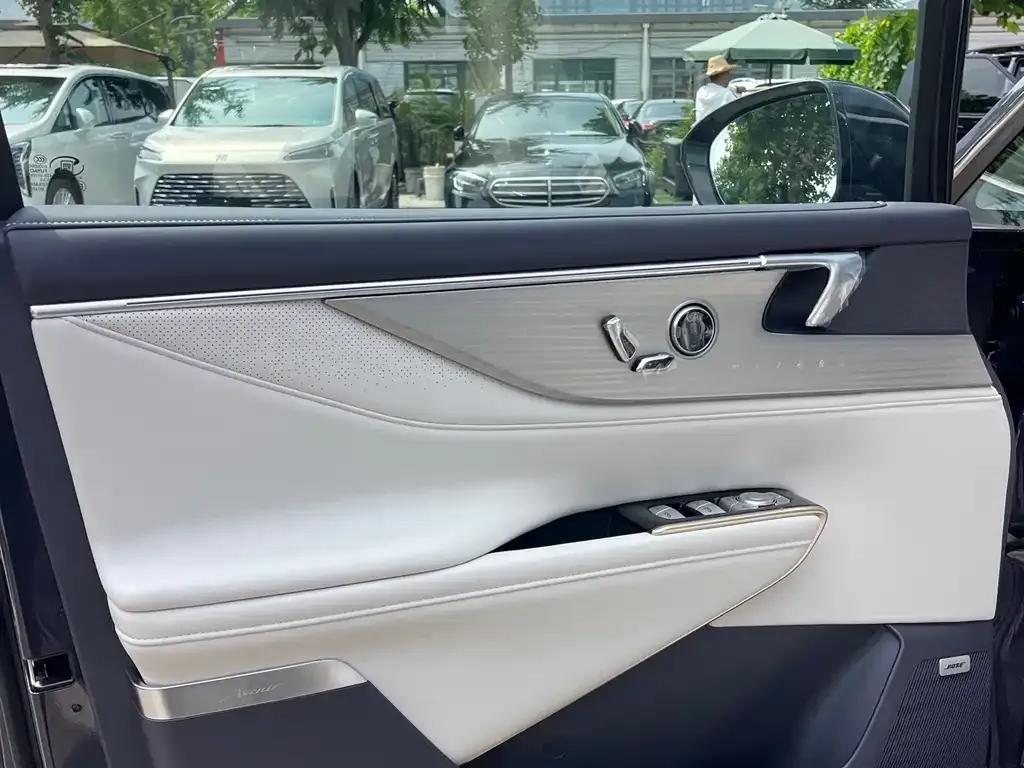 Buick GL8 Hybrid — фото 6