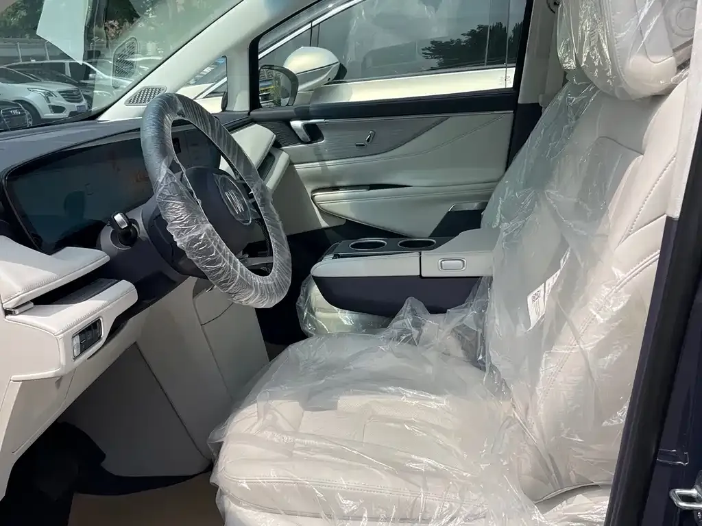 Buick GL8 Hybrid — фото 4