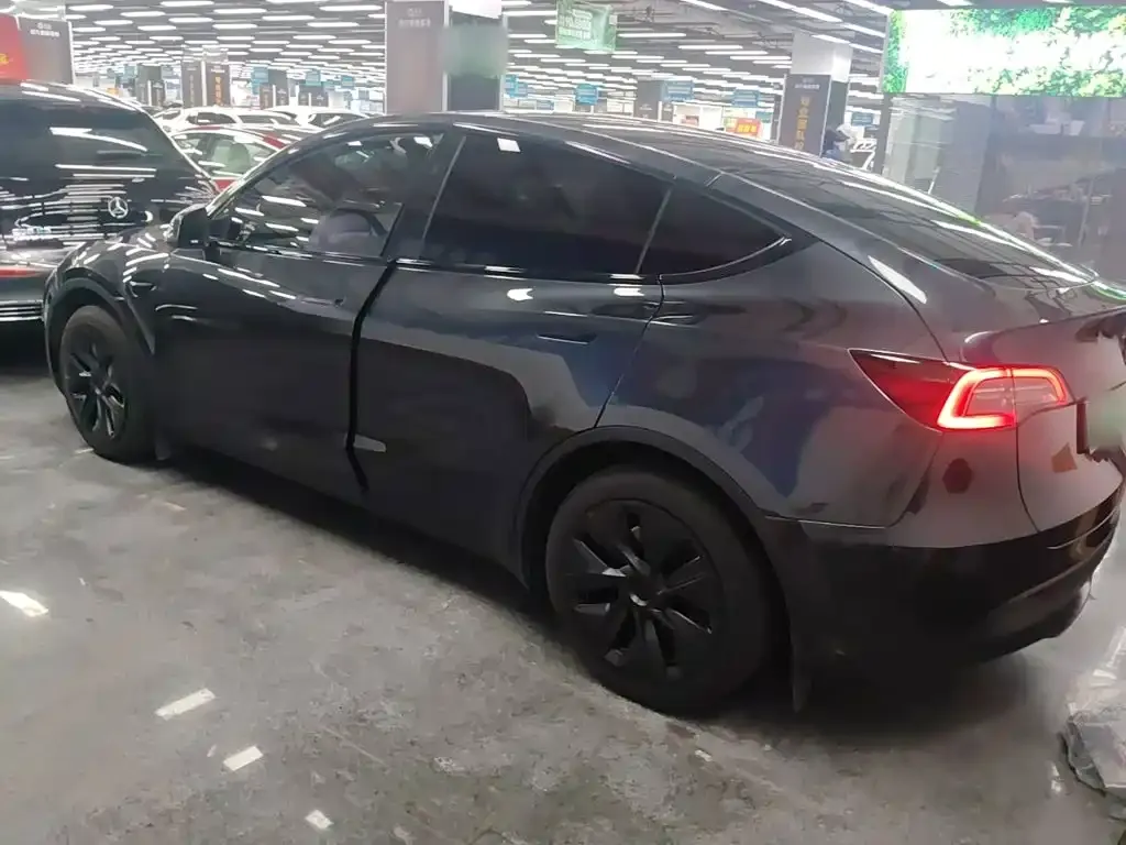 Tesla Model Y — фото 8