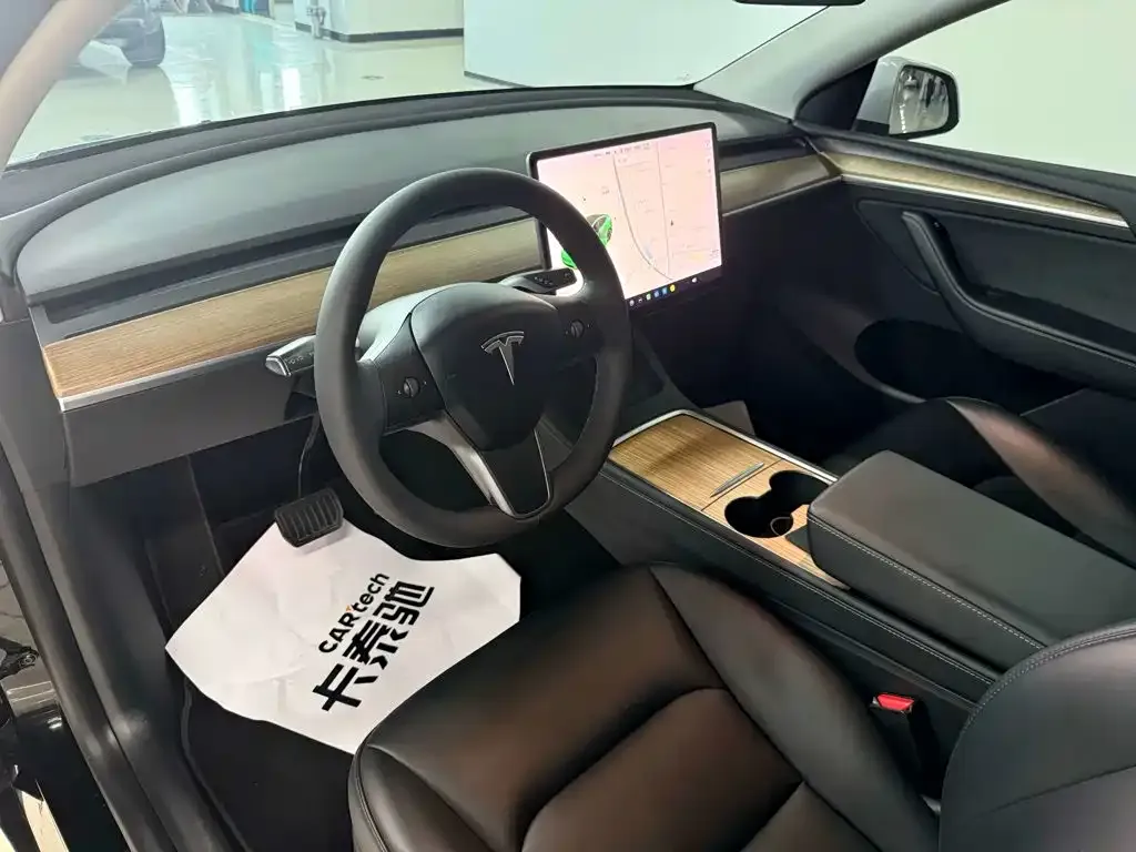 Tesla Model Y — фото 3